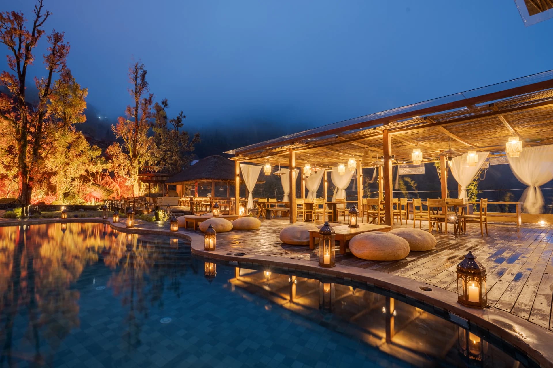 Kaansya master suite with platform king bed, sofa, and bamboo ceiling